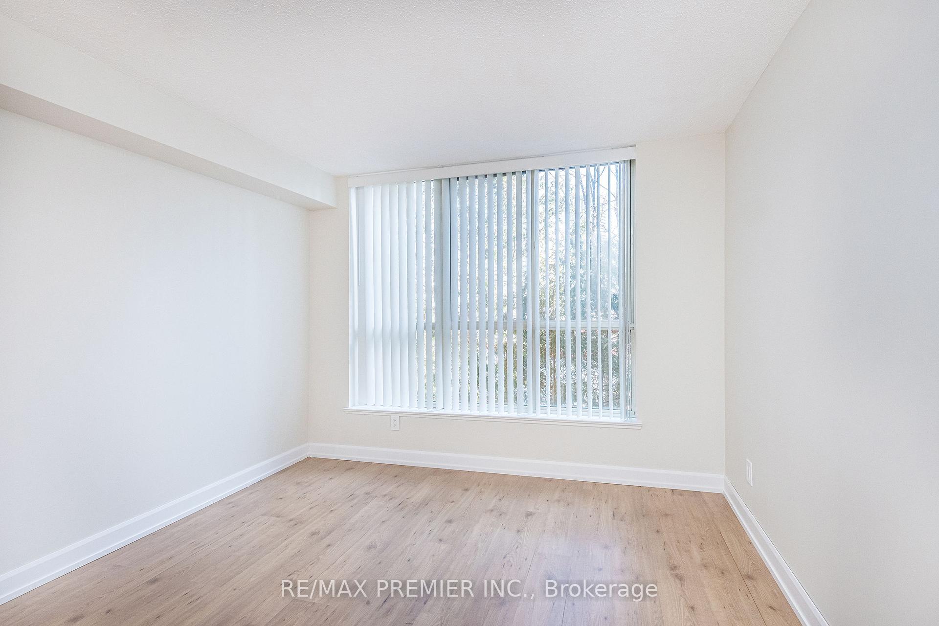 2 Bedrooms Condo at 20 Southport,  Toronto For sale