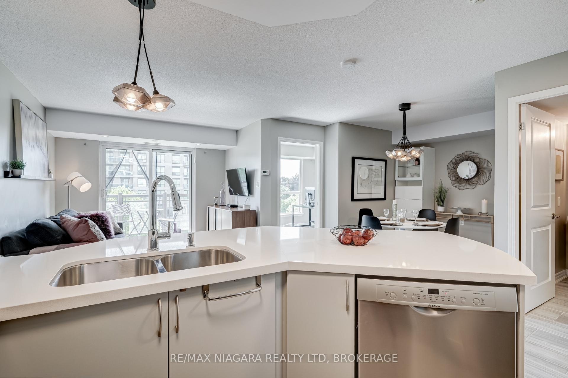 2 Bedrooms Condo at 872 Sheppard, Toronto For sale