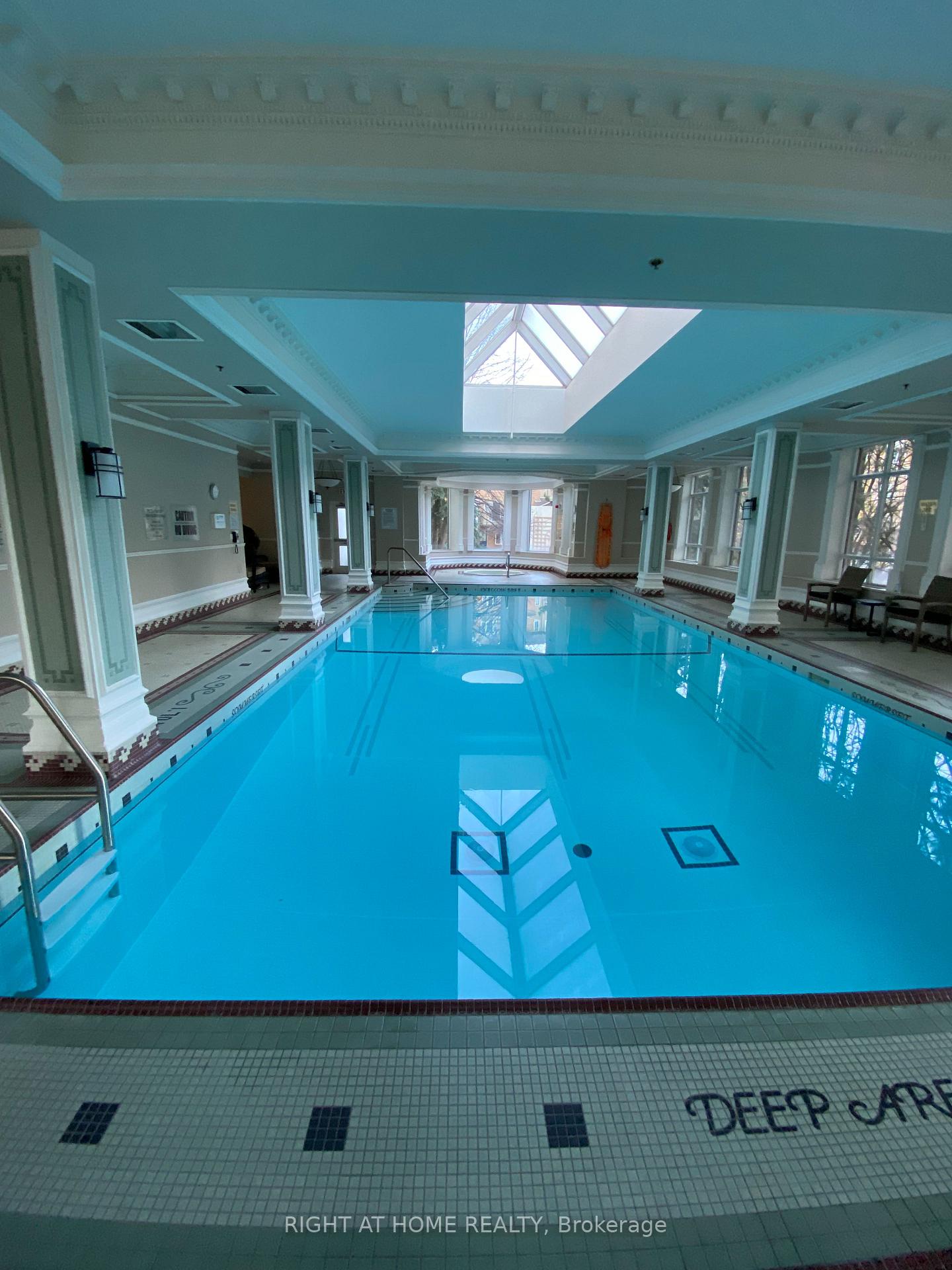 3 Bedrooms Condo at 18 Sommerset,  Toronto For sale