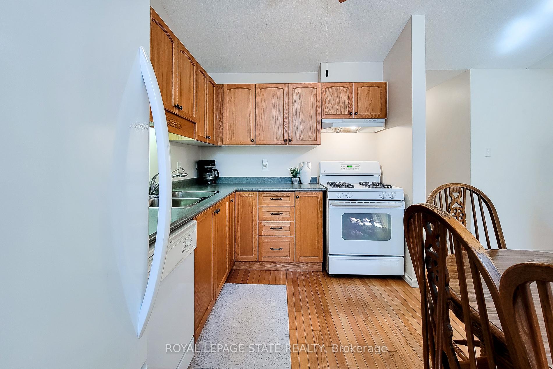 2 Bedrooms Condo at 751 Rymal, Hamilton For sale