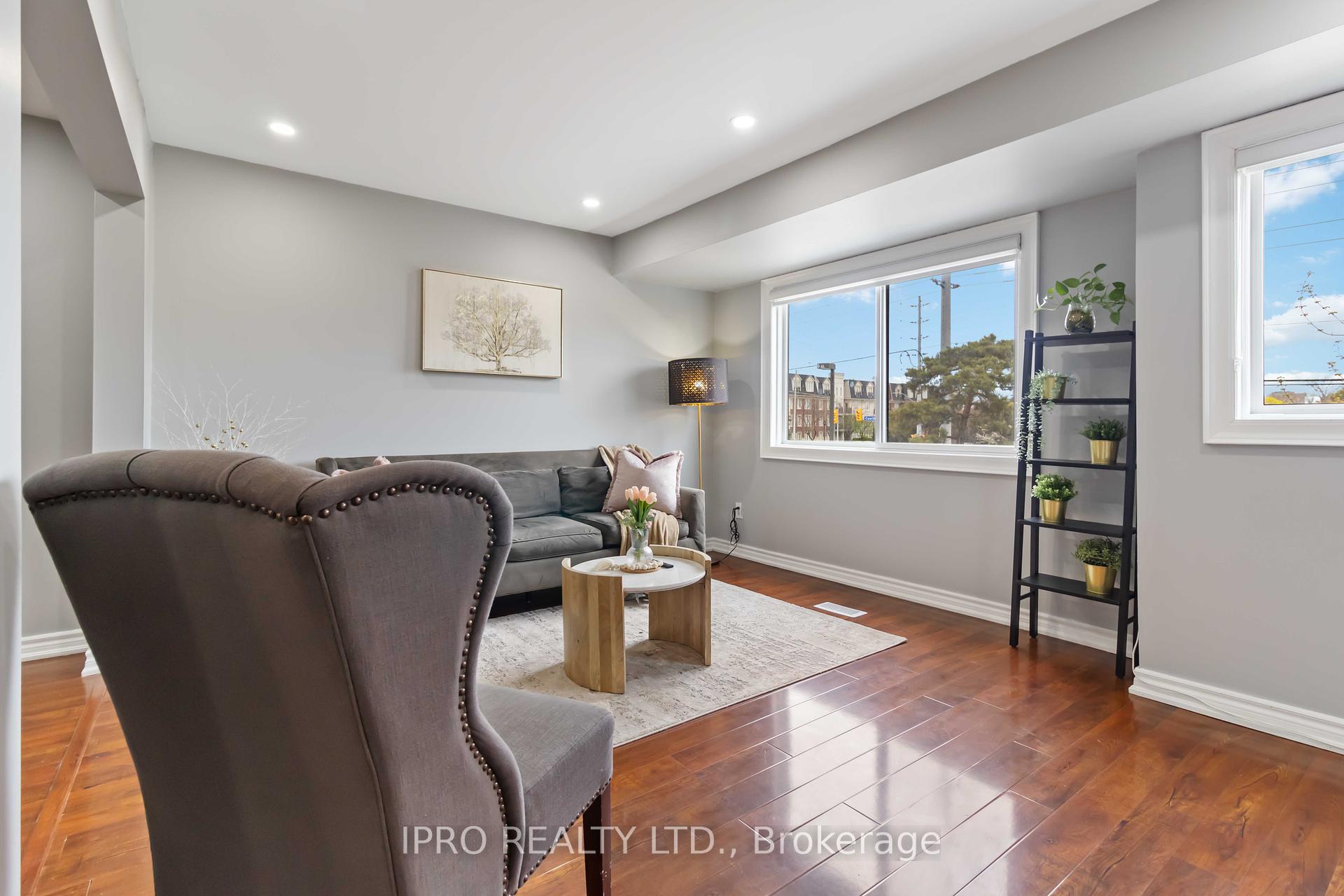 3 Bedrooms Condo at 3345 Silverado, Mississauga For sale