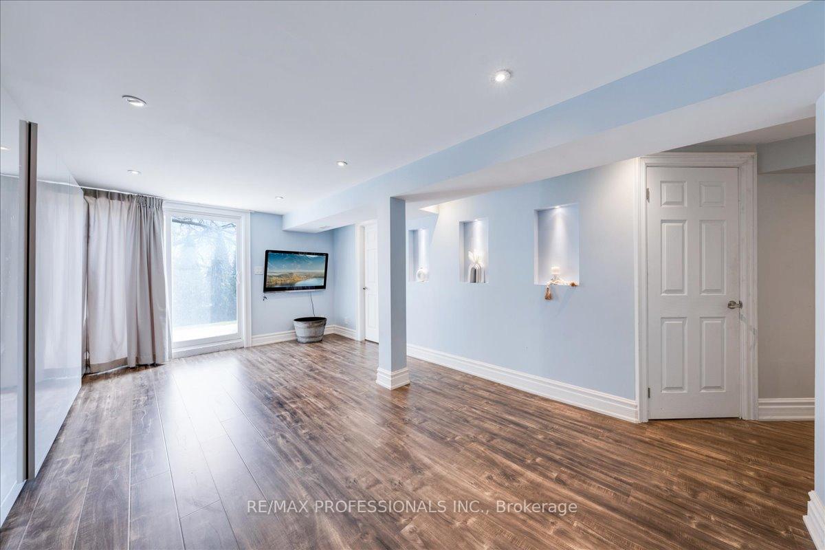 3 Bedrooms Condo at 600 Silver Creek,  Mississauga For sale