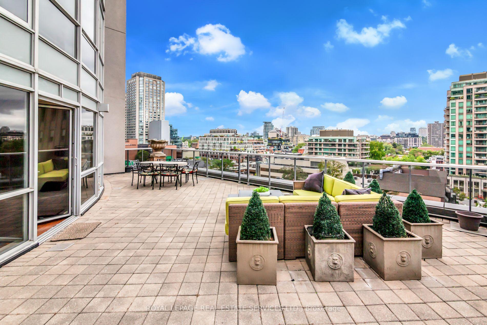 3 Bedrooms Condo at 10 Bellair, Toronto For sale