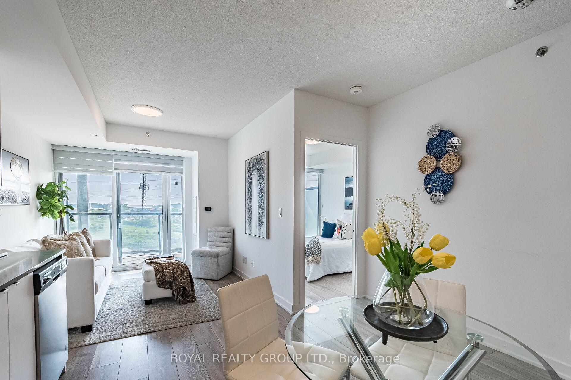 2 Bedrooms Condo at 3200 Dakota Common, Burlington For sale