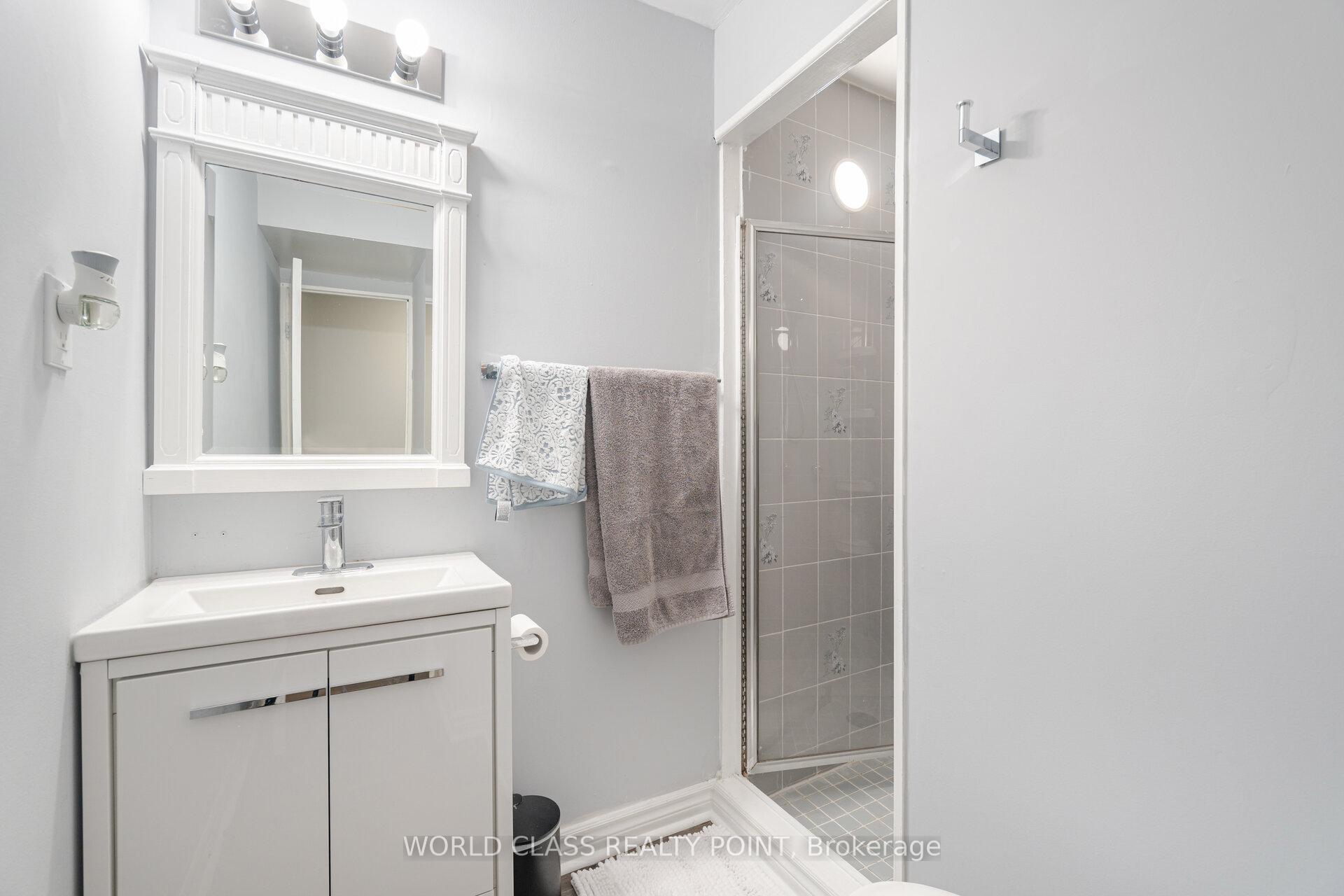 4 Bedrooms Condo at 525 Meadows, Mississauga For sale