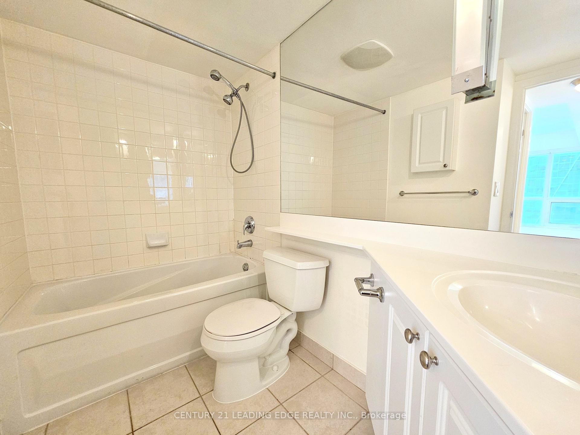 2 Bedrooms Condo at 18 Yonge, Toronto For sale