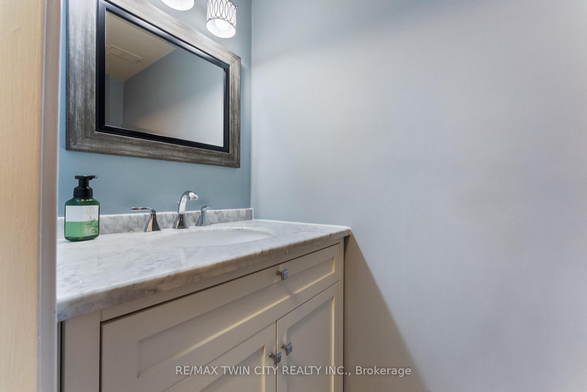 2 Bedrooms Condo at 301 Frances, Hamilton For sale