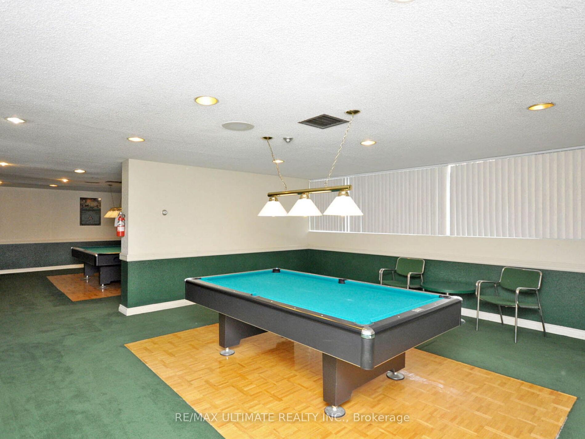 3 Bedrooms Condo at 3700 Kaneff, Mississauga For sale