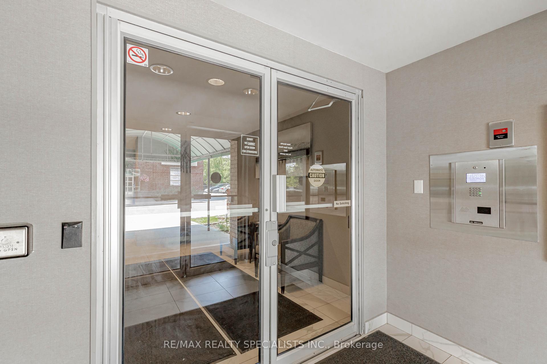 2 Bedrooms Condo at 32 Tannery, Mississauga For sale