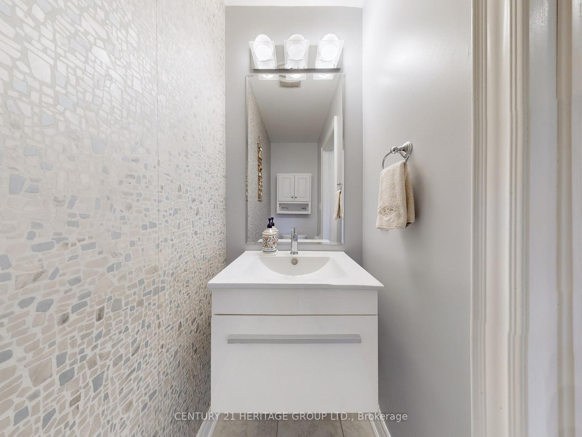 4 Bedrooms Condo at 127 Mill, Toronto For sale