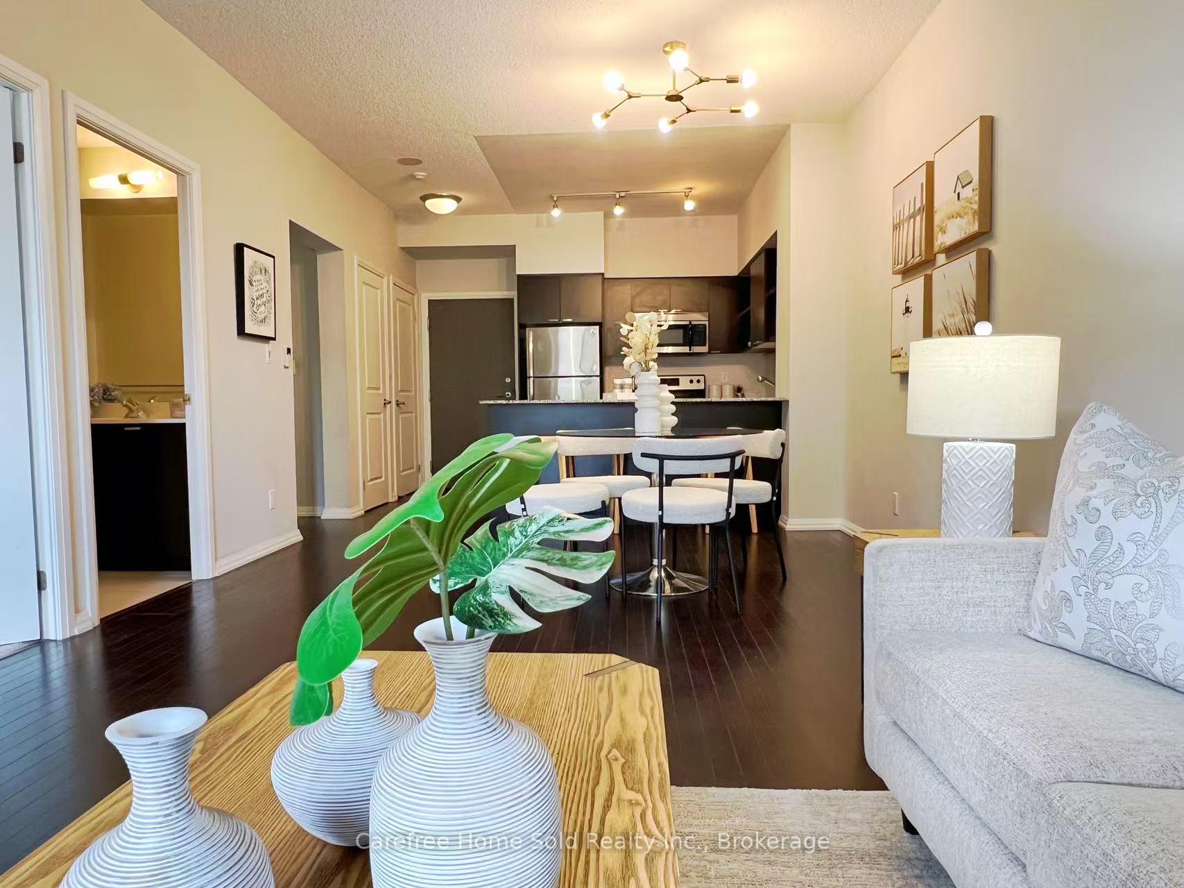 2 Bedrooms Condo at 35 Hayden, Toronto For sale