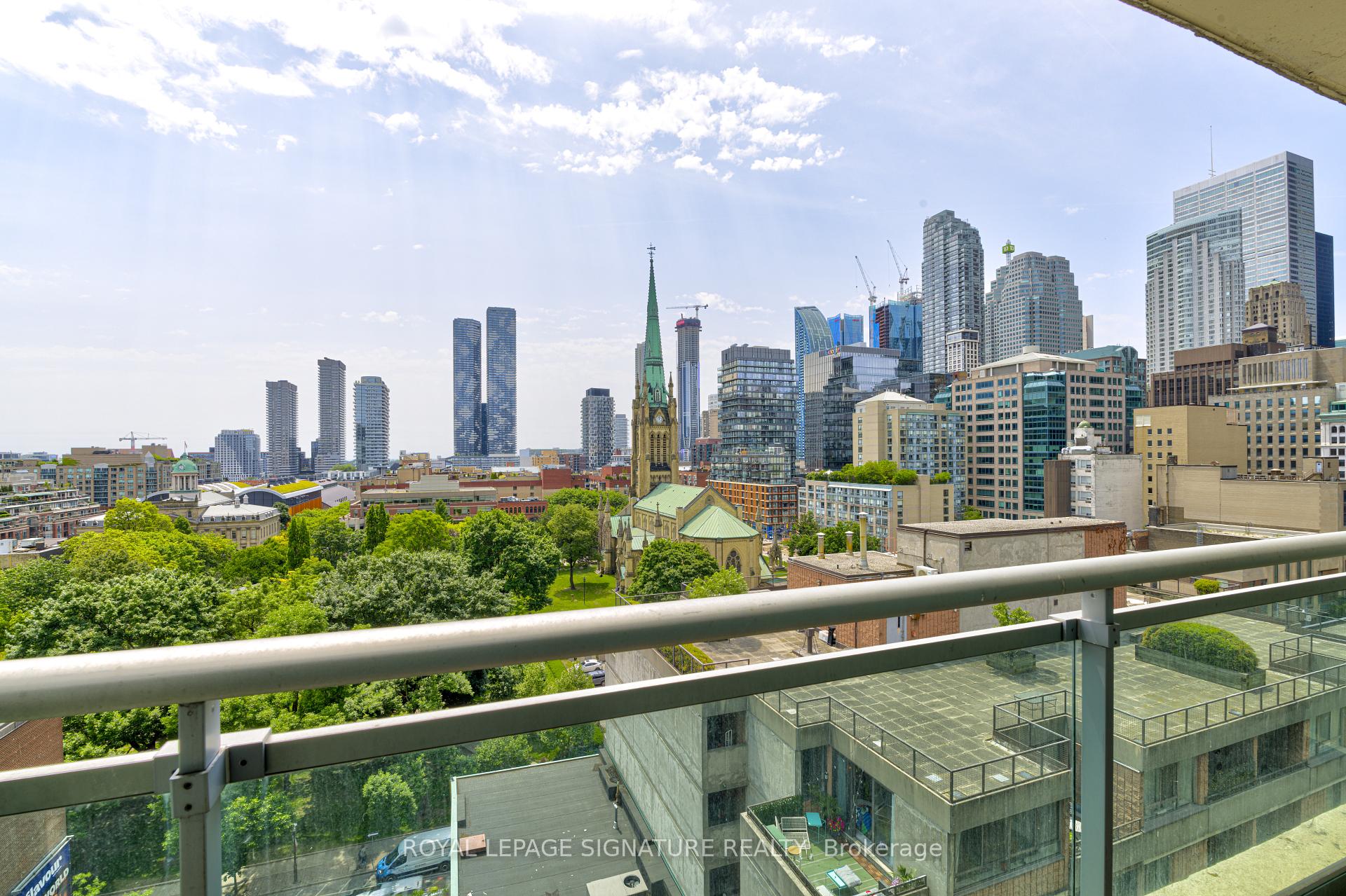 2 Bedrooms Condo at 77 Lombard, Toronto For sale
