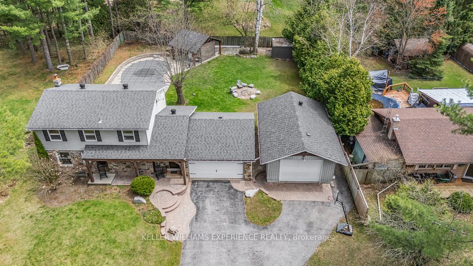 31 Lawrence Avenue, Springwater, ON L9X 0W4