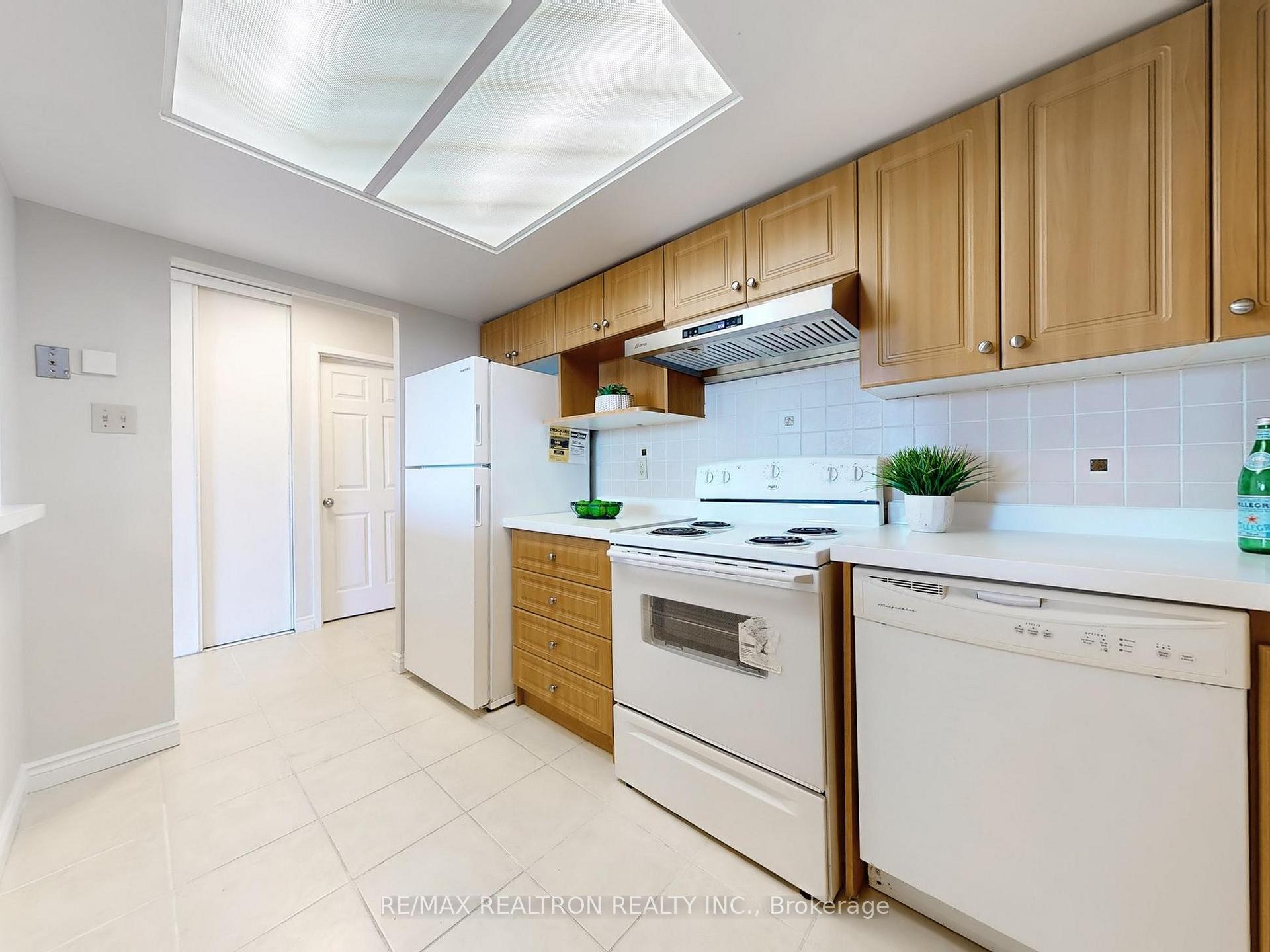 3 Bedrooms Condo at 88 Alton Tower, Toronto For sale