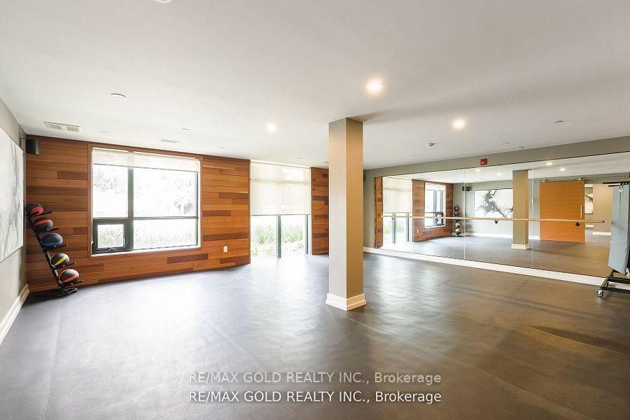 2 Bedrooms Condo at 320 Plains,  Burlington For sale