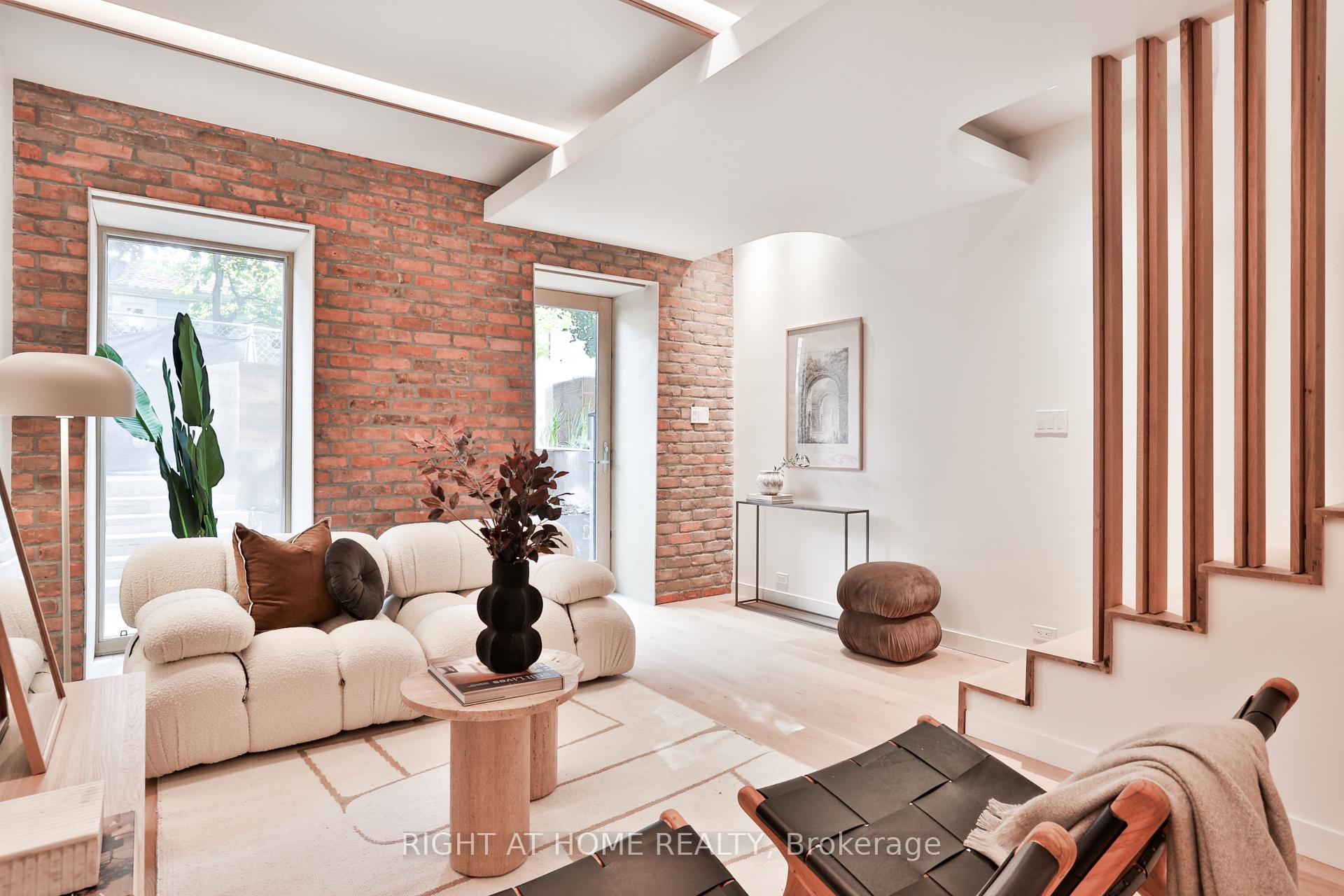 2 Bedrooms Condo at 225 Brunswick, Toronto For sale