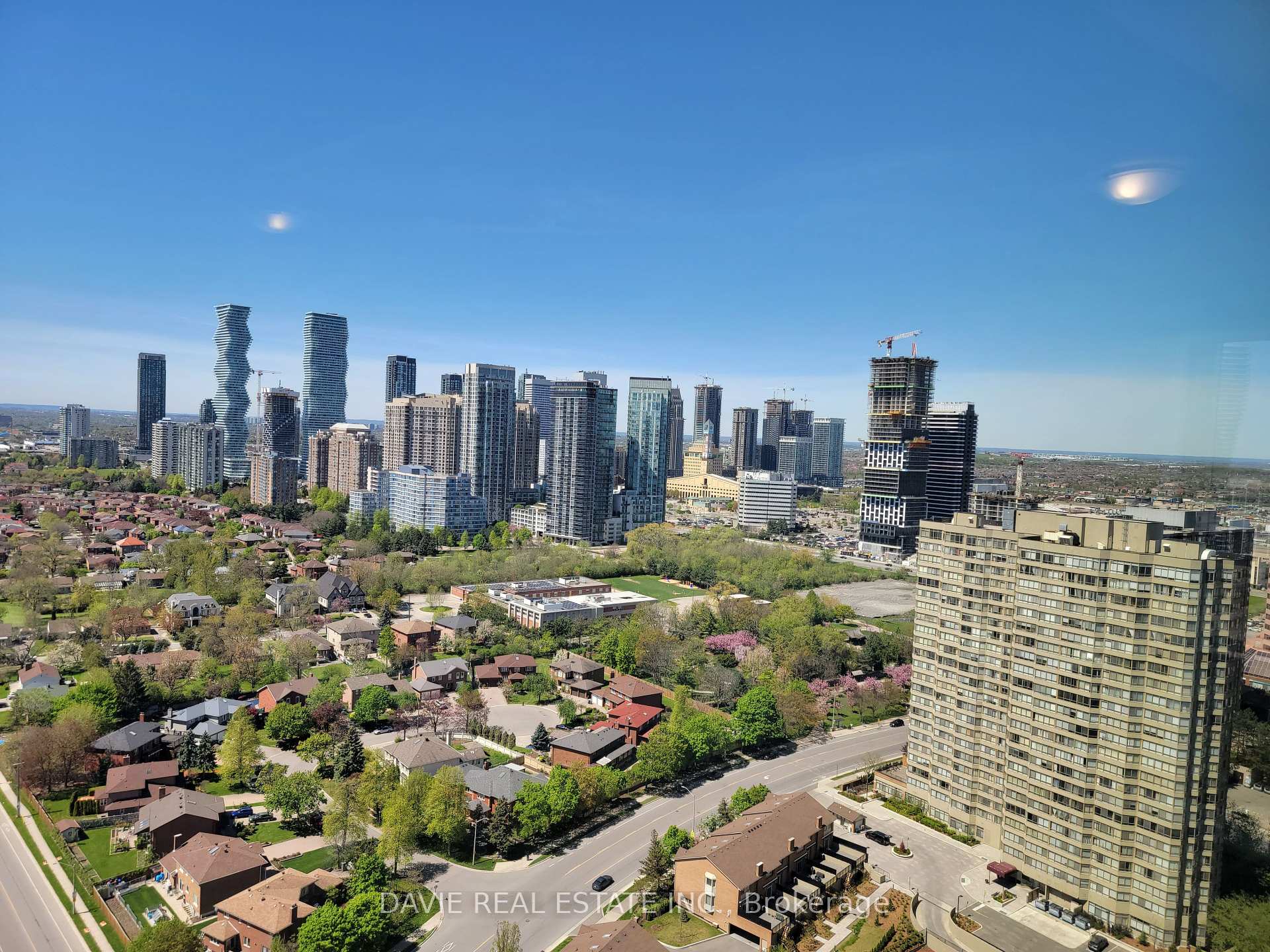 2 Bedrooms Condo at 36 Elm,  Mississauga For sale