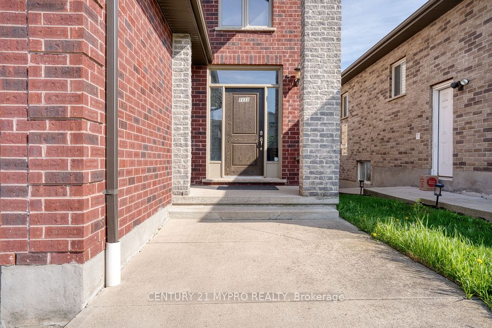 1111 Oakcrossing Road, London North, ON N6H 0E9
