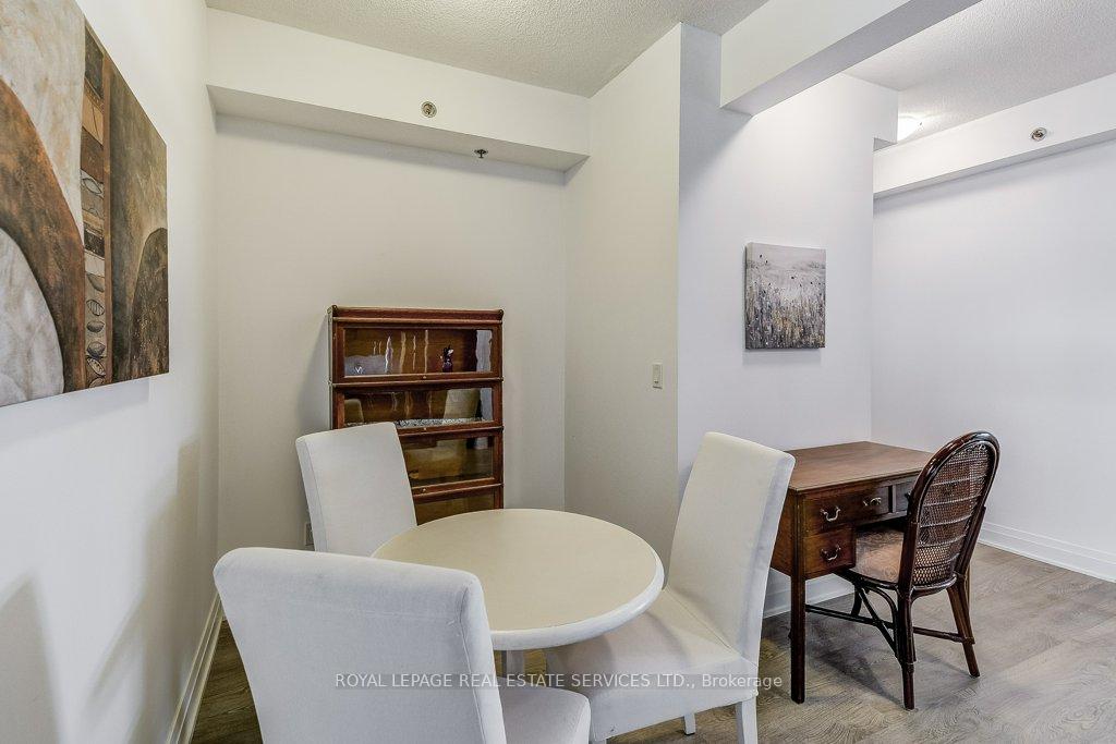 2 Bedrooms Condo at 55 Speers, Oakville For sale