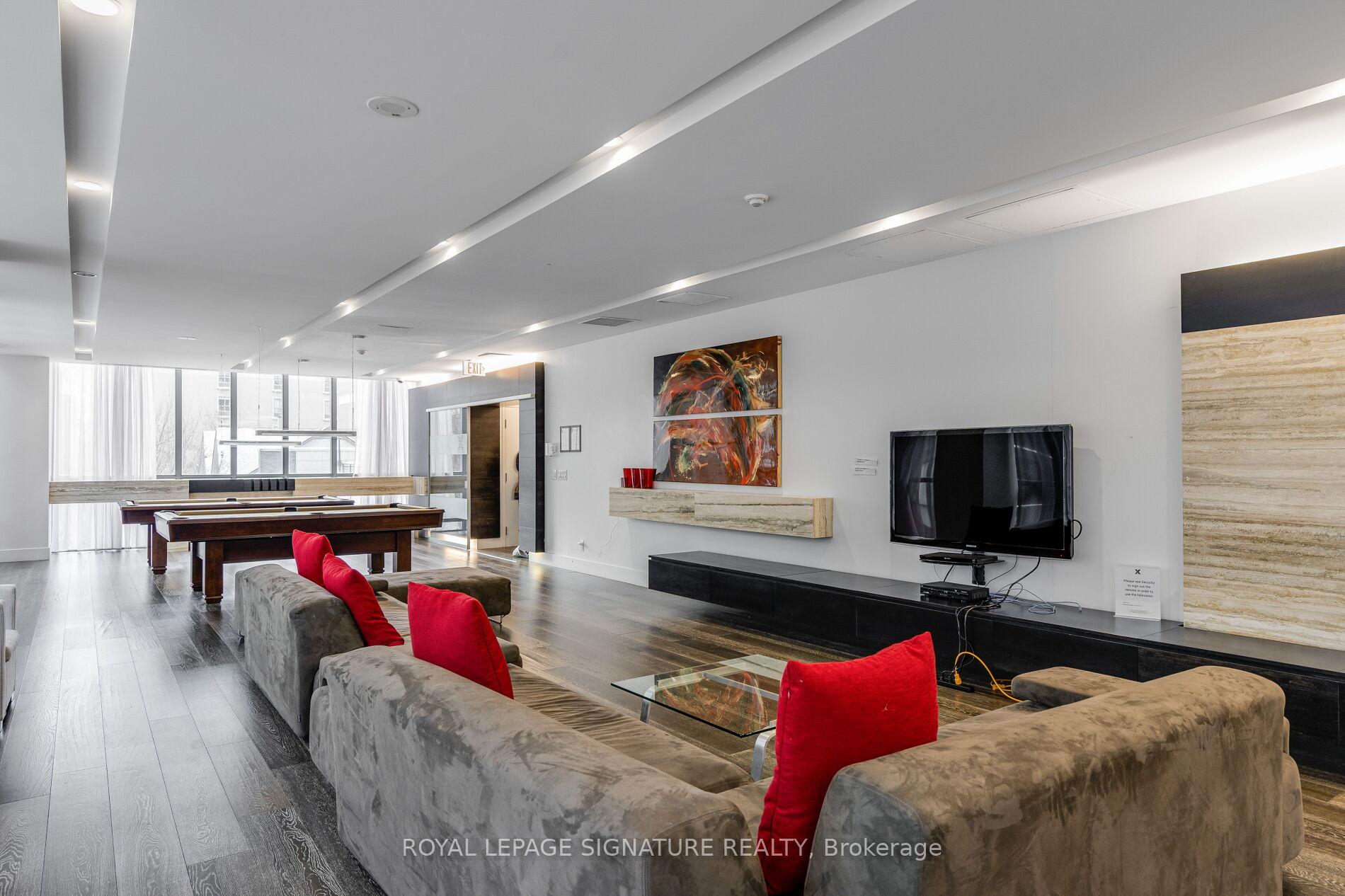 1 Bedroom Condo at 110 Charles, Toronto For sale