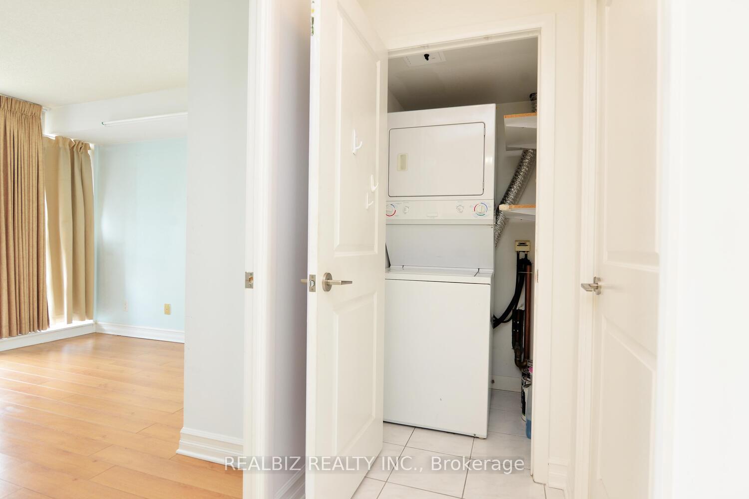 3 Bedrooms Condo at 4968 Yonge, Toronto For sale