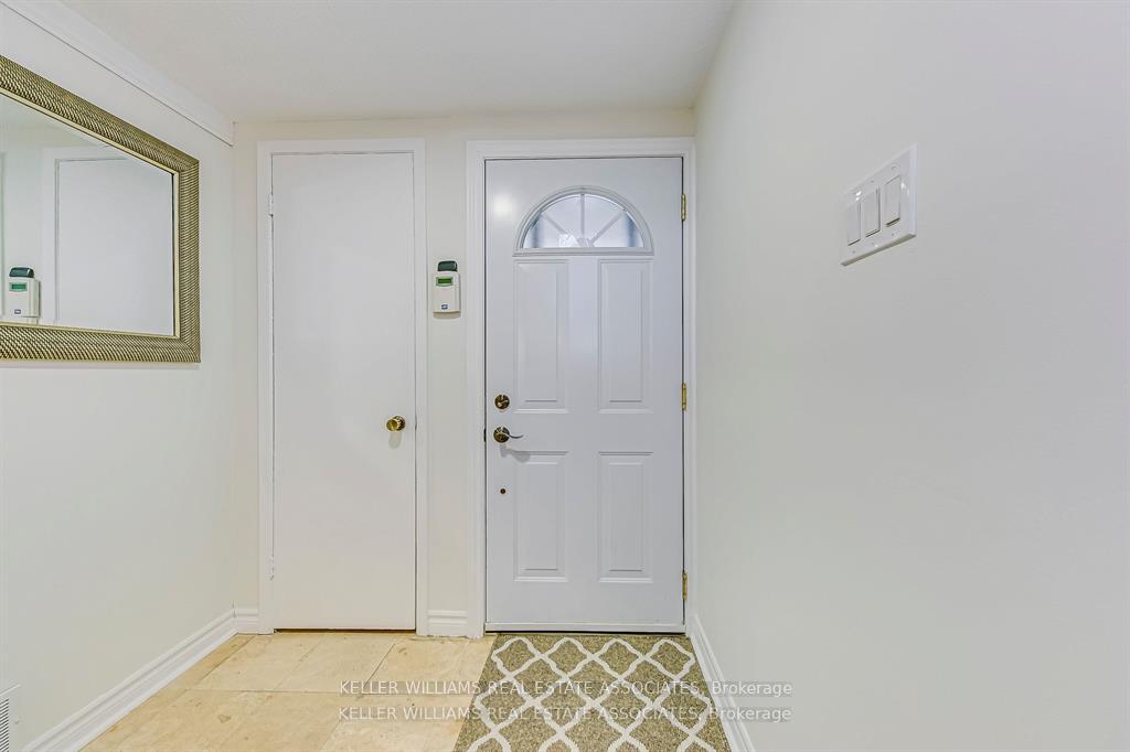 4 Bedrooms Condo at 24 Reid, Mississauga For sale
