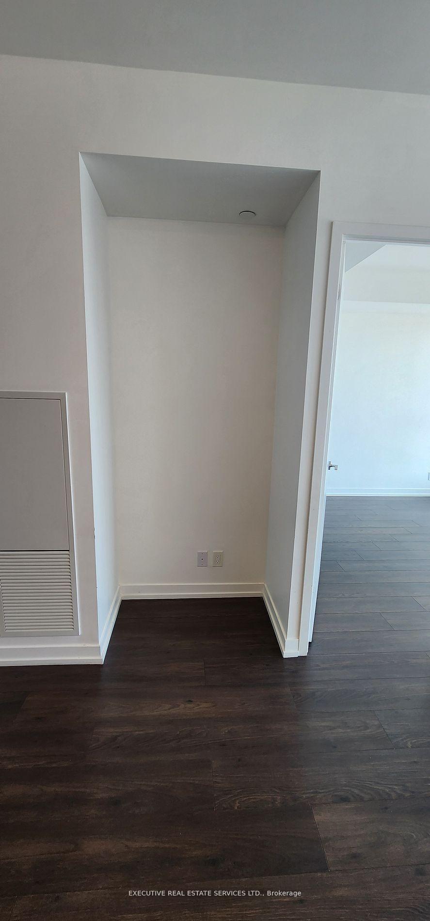 3 Bedrooms Condo at 5 Buttermill, Vaughan For sale