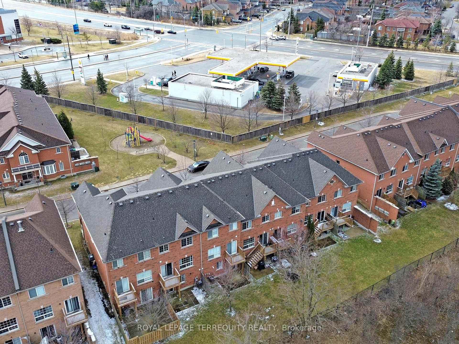 4 Bedrooms Condo at 6399 Spinnaker,  Mississauga For sale