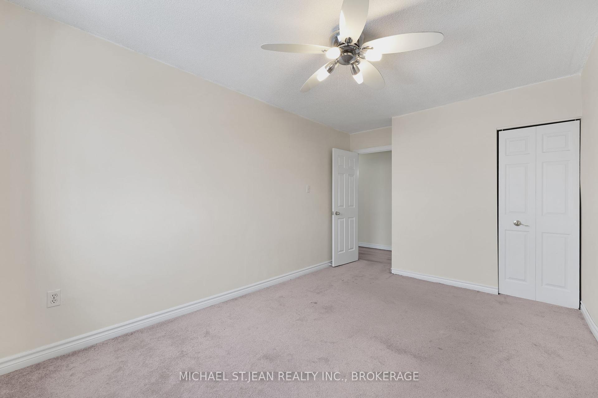 2 Bedrooms Condo at 851 Queenston,  Hamilton For sale