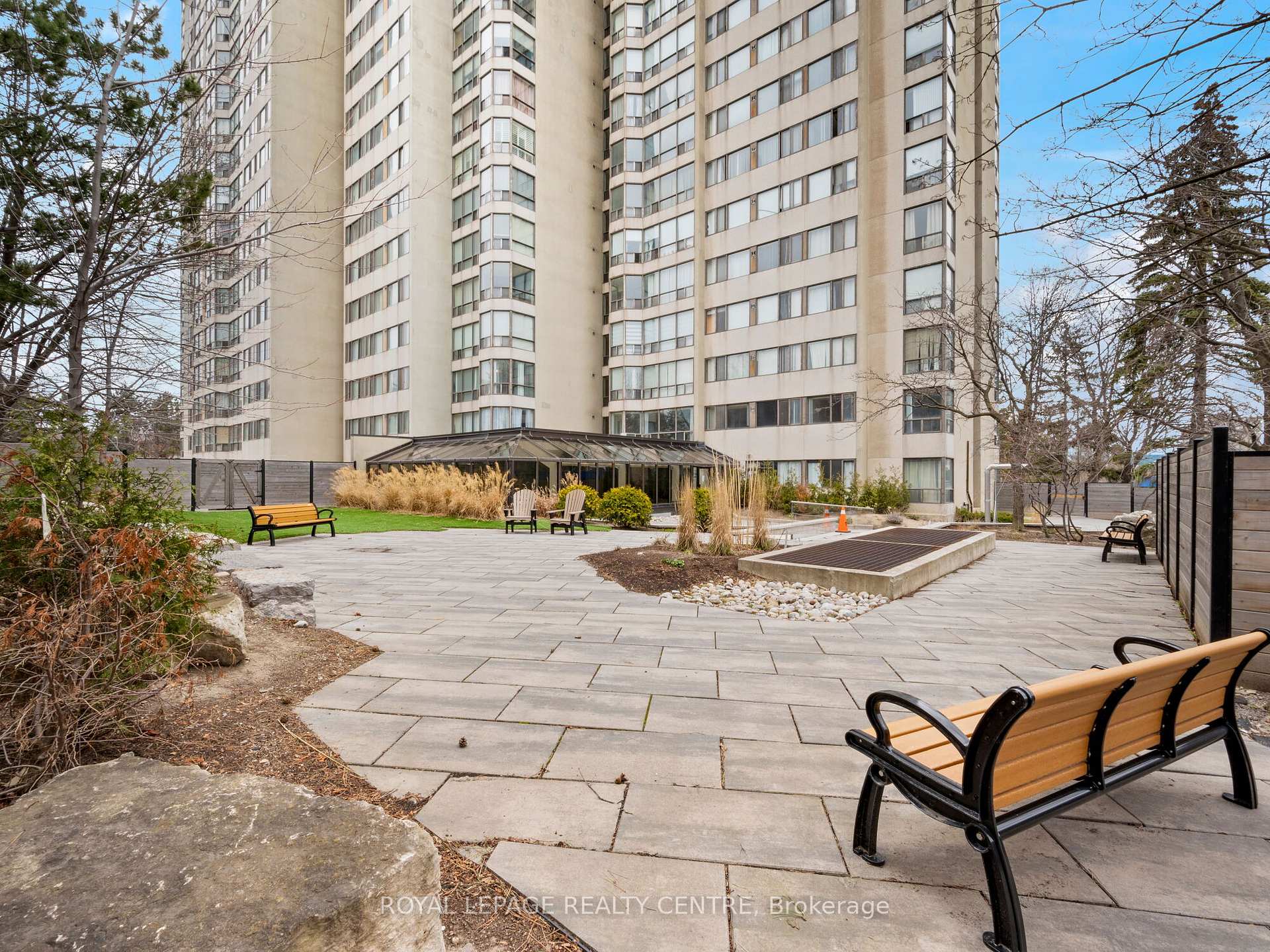 #602 – 200 Robert Speck Parkway, Mississauga, ON L4Z 1S3
