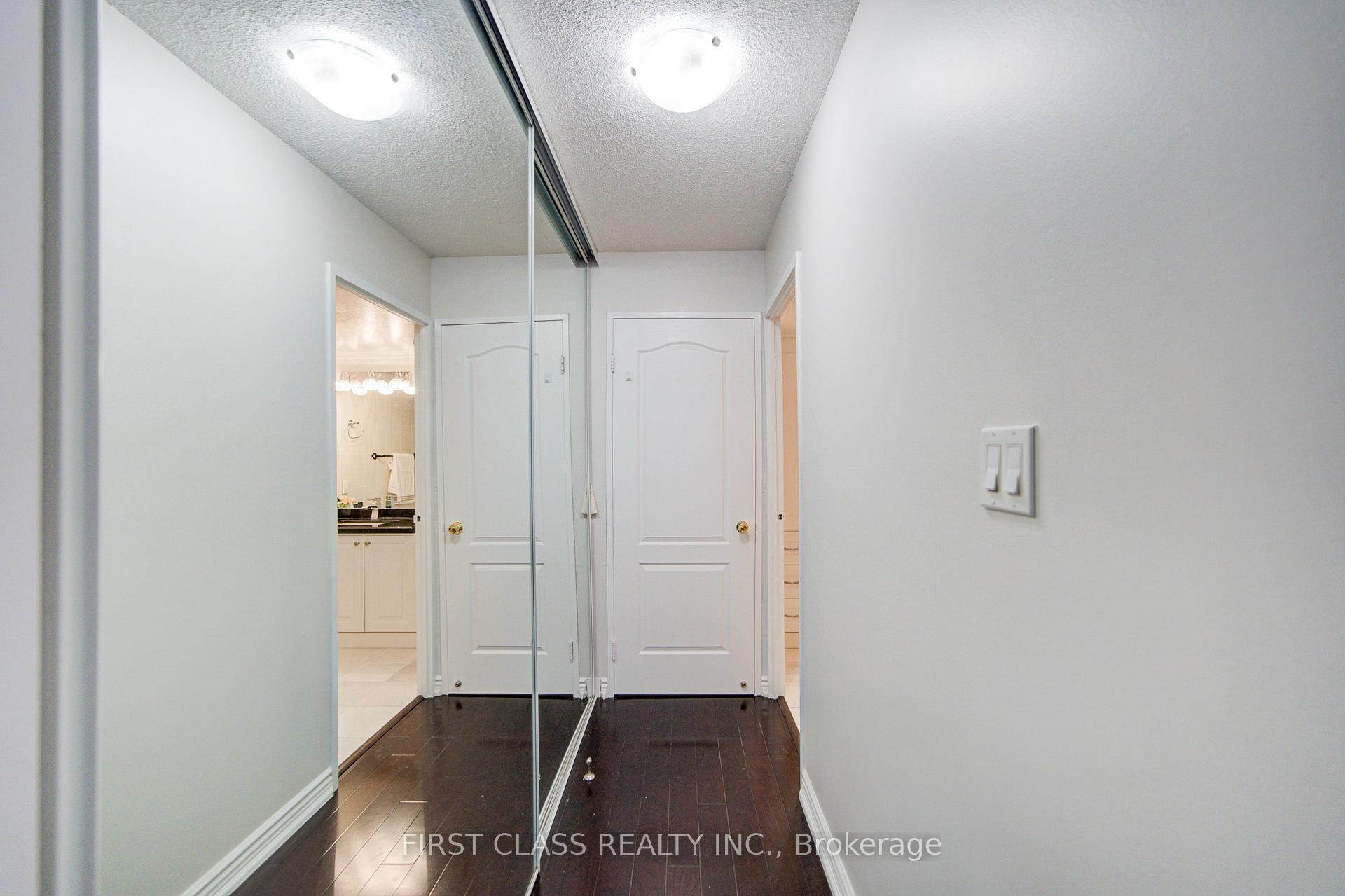 3 Bedrooms Condo at 25 Bamburgh, Toronto For sale