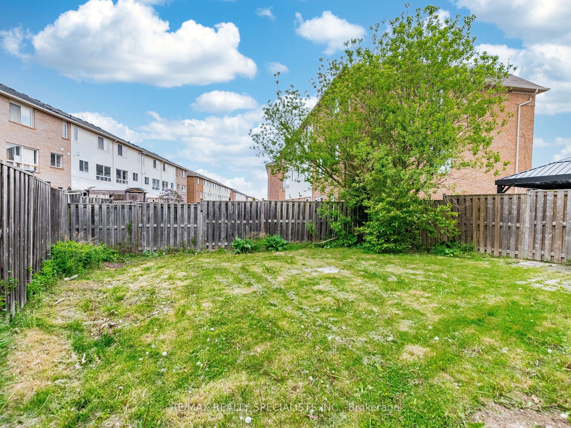 105 DECKER HOLLOW Circle