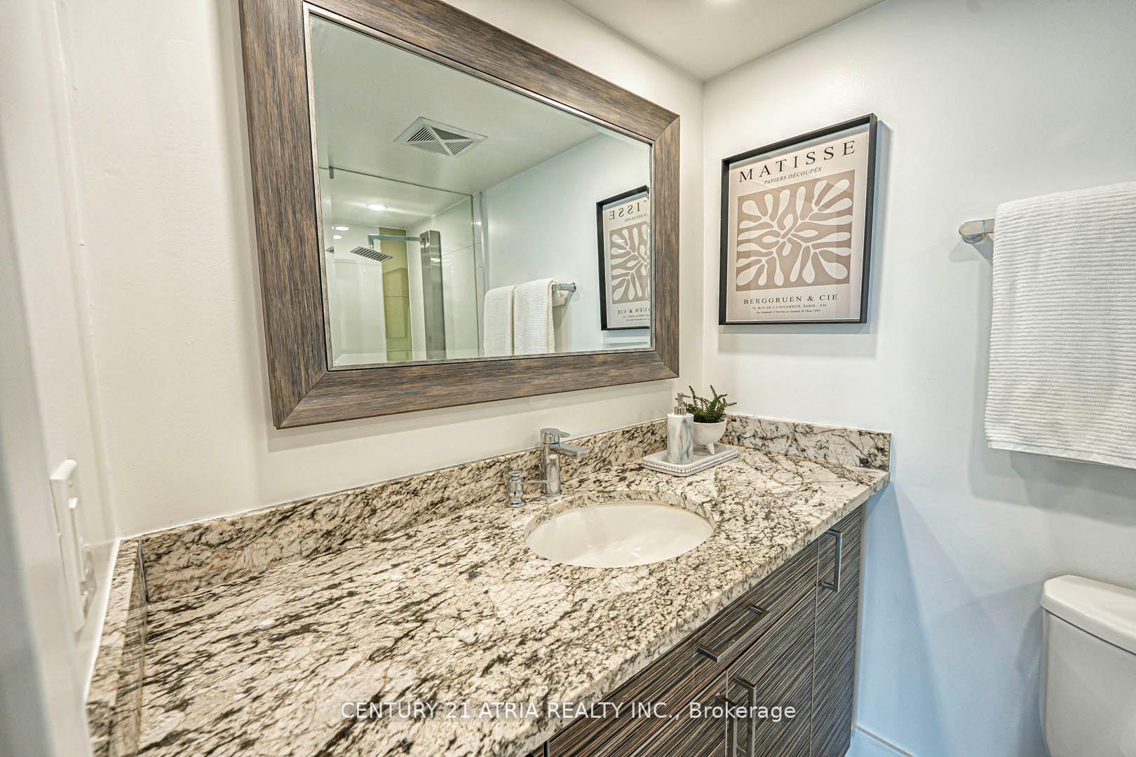 2 Bedrooms Condo at 350 Webb, Mississauga For sale
