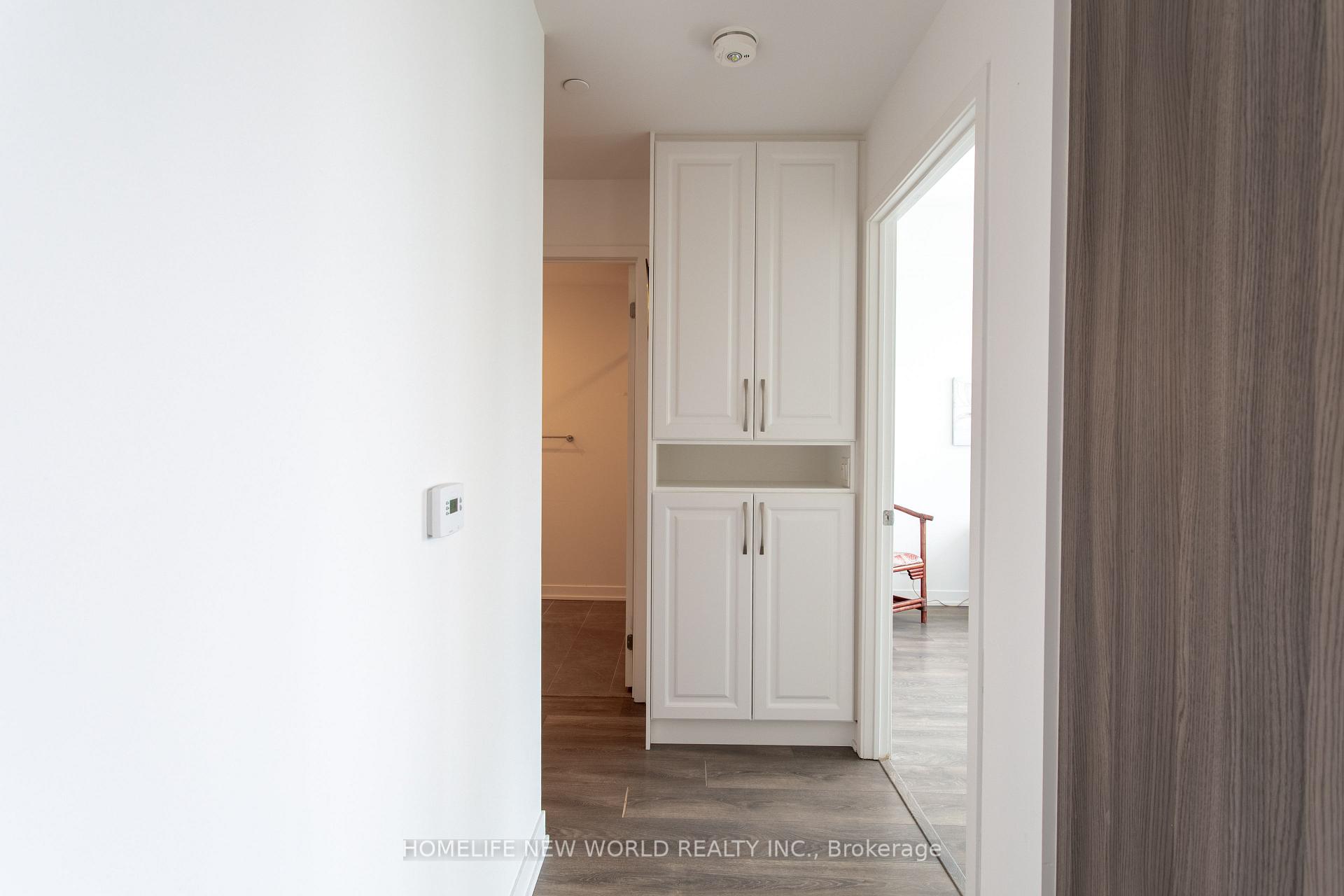 2 Bedrooms Condo at 15 Holmes, Toronto For sale