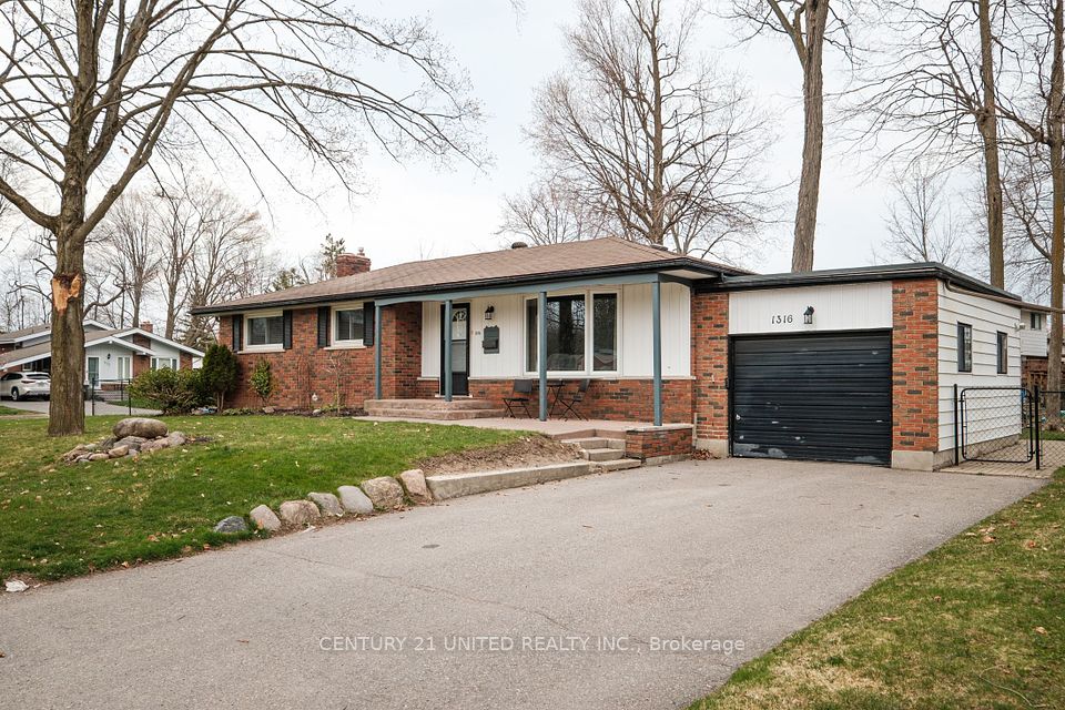 1316 Bathurst