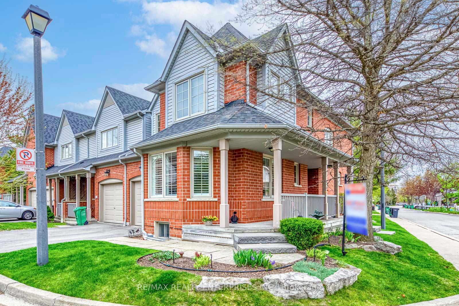 3 Bedrooms Condo at 5223 Fairford, Mississauga For sale