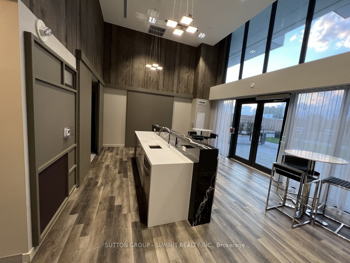 85 ONEIDA Crescent, #401