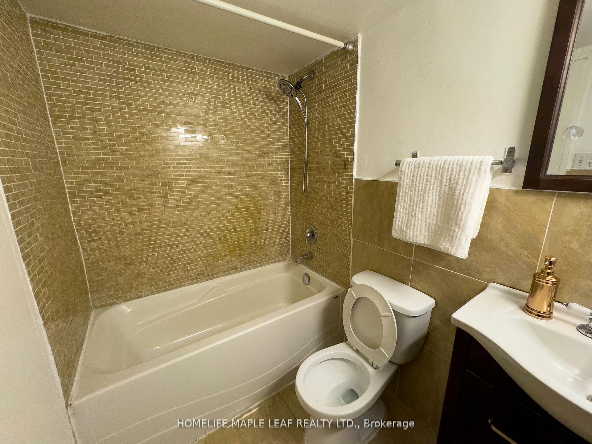 3 Bedrooms Condo at 3120 Kirwin, Mississauga For sale