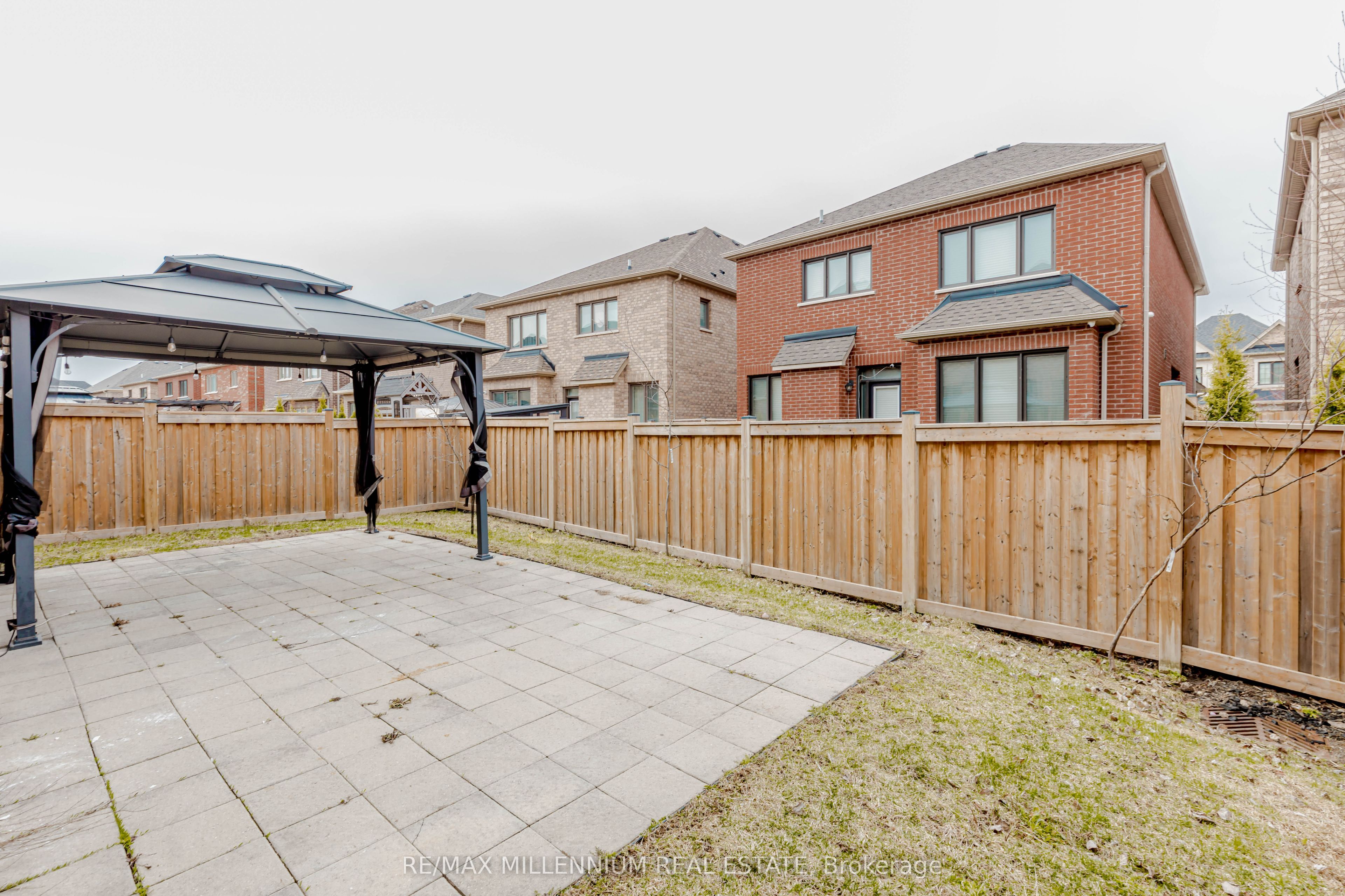 1238 Bowell Crescent