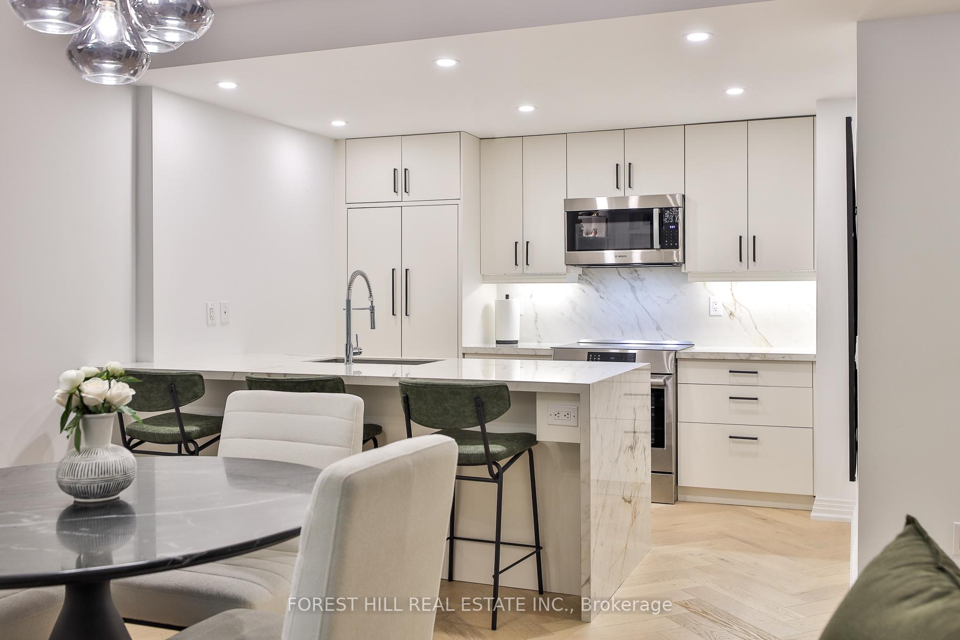 2 Bedrooms Condo at 1 Benvenuto, Toronto For sale