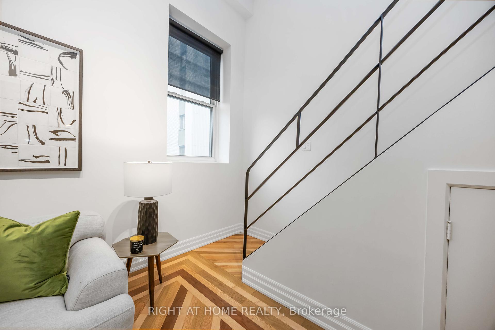 1 Bedroom Condo at 110 Hepbourne, Toronto For sale