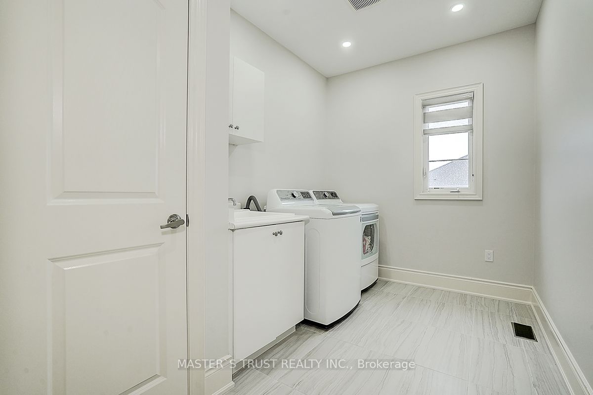 220 Wesmina Avenue, Whitchurch-Stouffville Stouffville