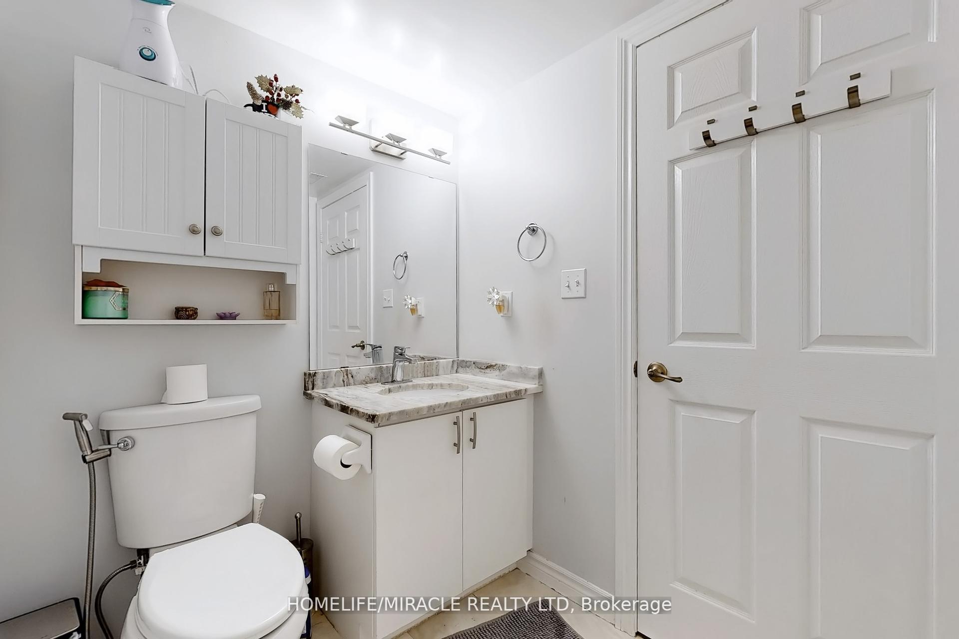 2 Bedrooms Condo at 1440 Bishops, Oakville For sale
