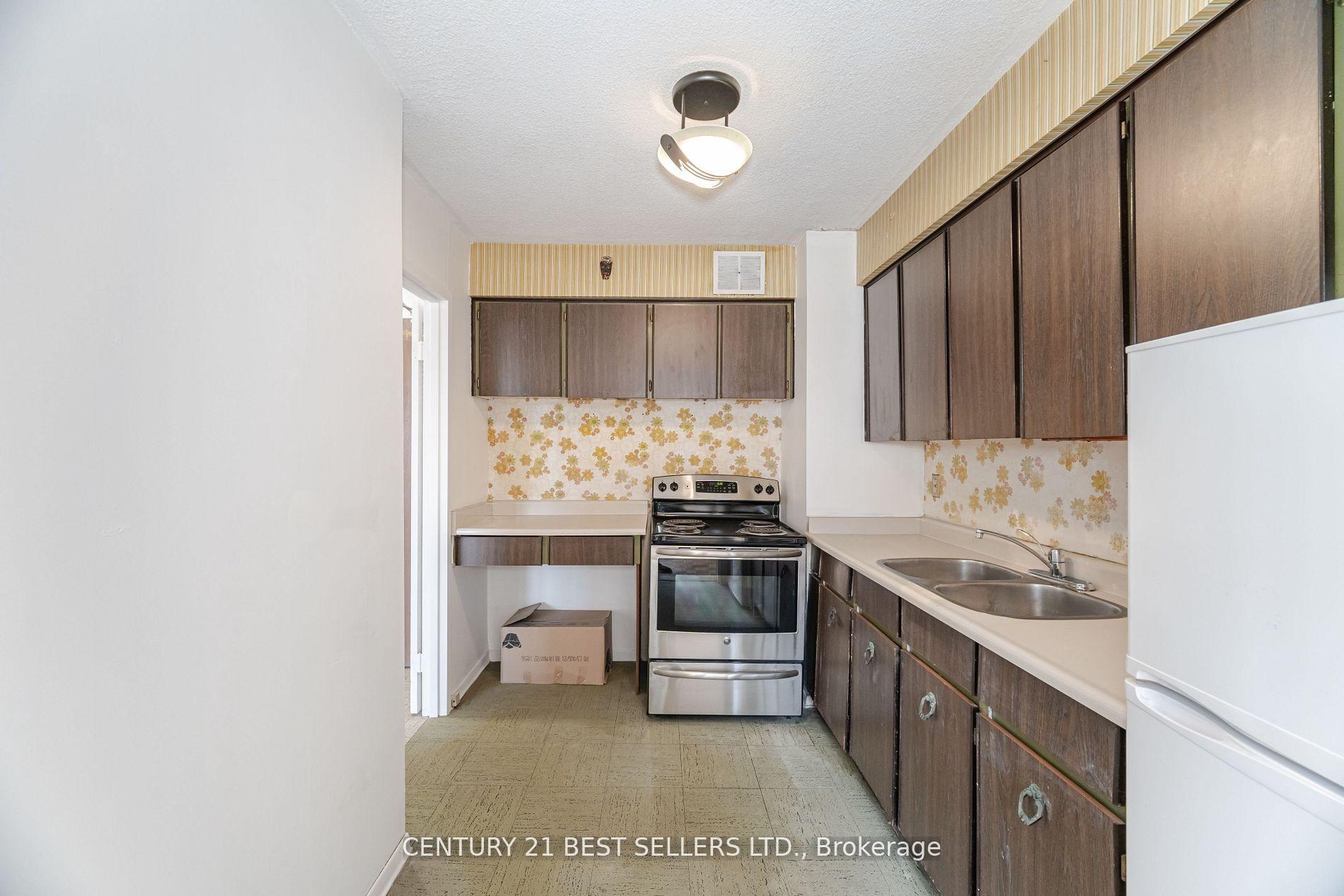 1 Bedroom Co-op at 151 La Rose, Toronto For sale