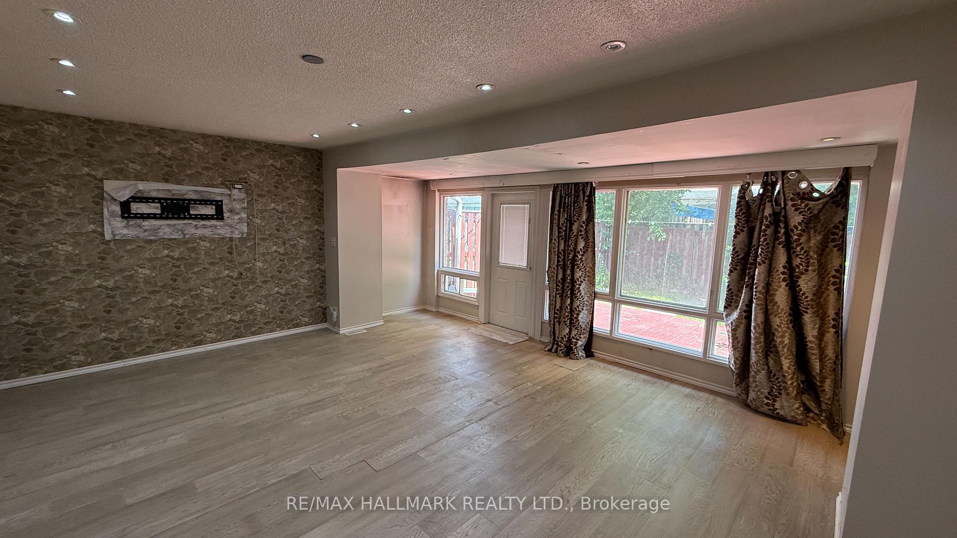 4 Bedrooms Condo at 3600 Morning Star, Mississauga For sale