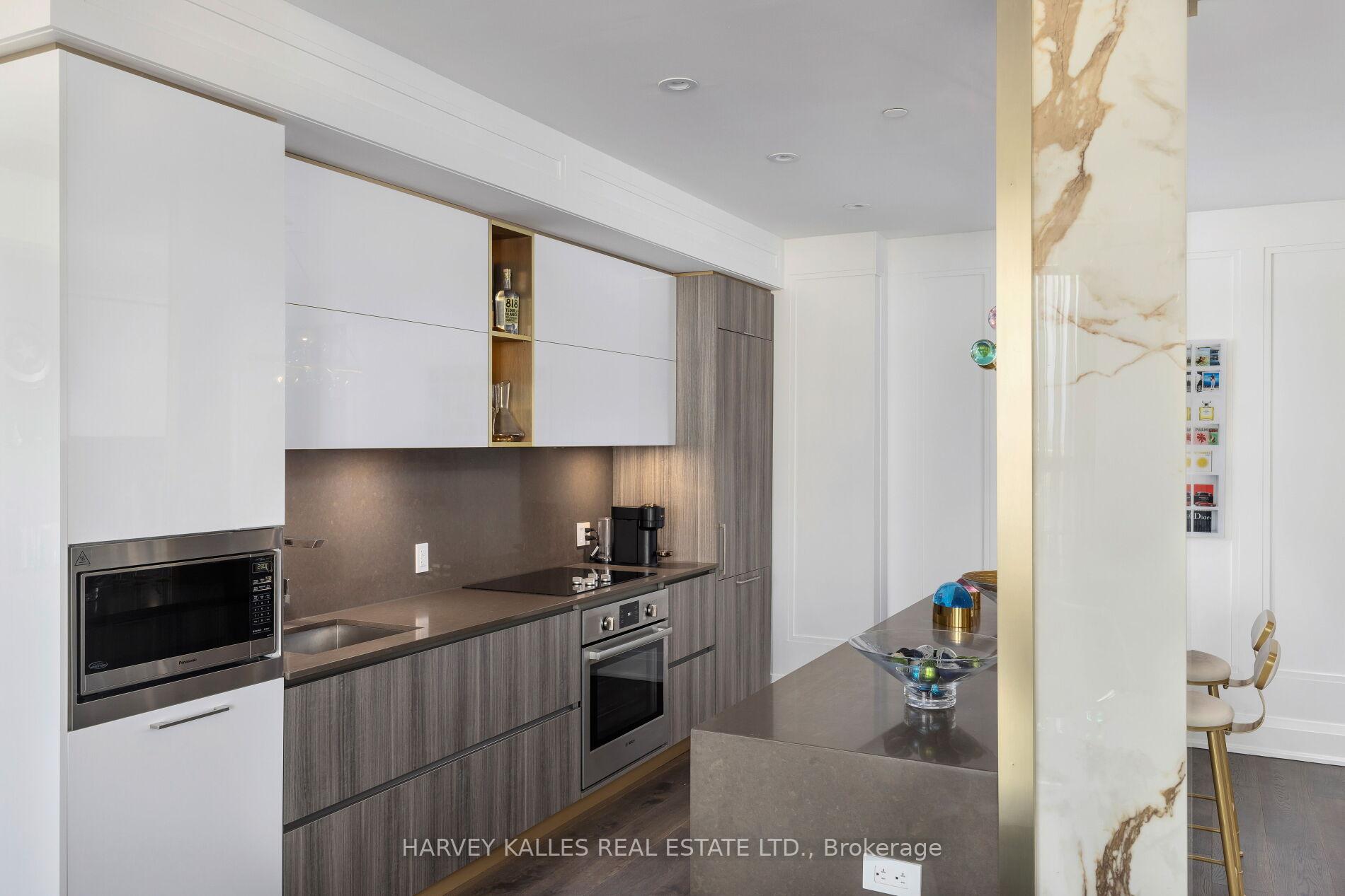151 Avenue Road 805