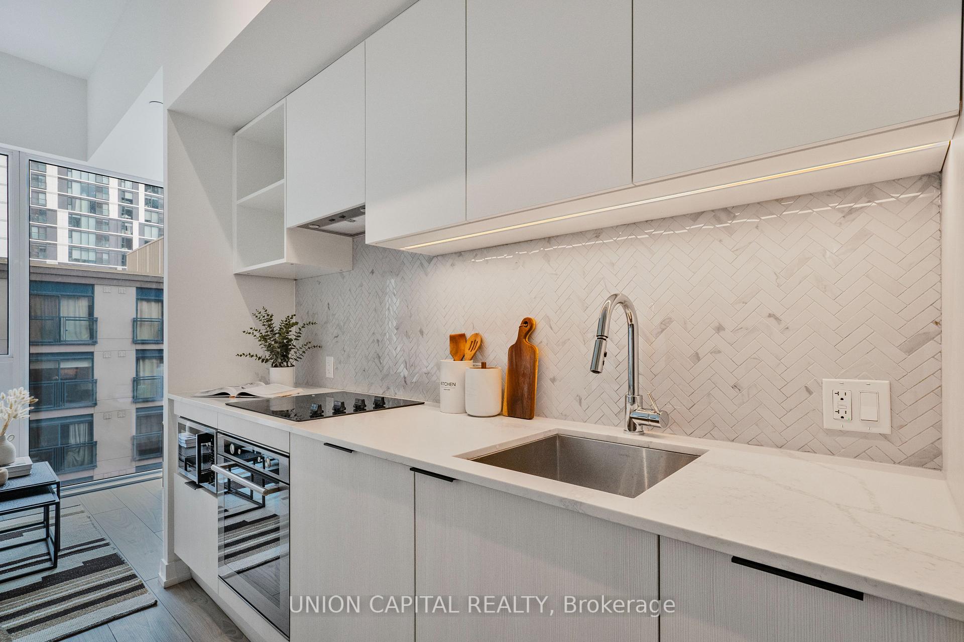 1 Bedroom Condo at 82 Dalhousie,  Toronto For sale