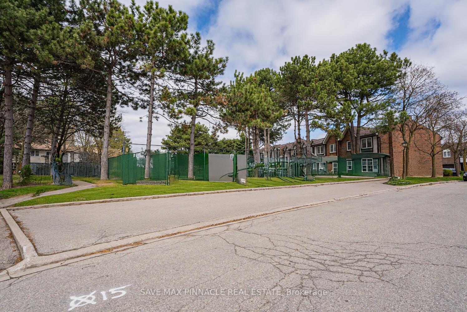 4 Bedrooms Condo at 2120 Rathburn,  Mississauga For sale