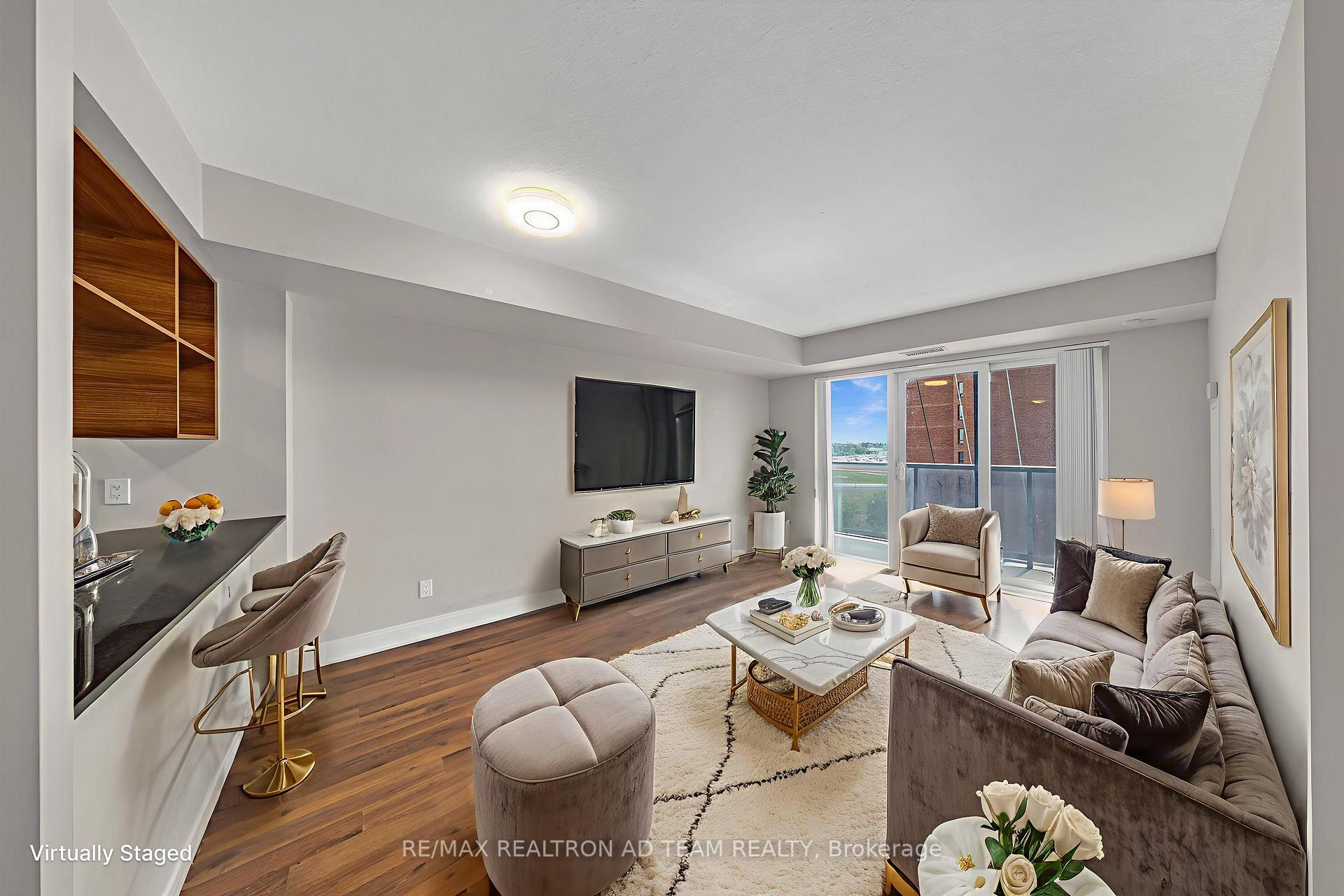 2 Bedrooms Condo at 125 Village Green, Toronto For sale