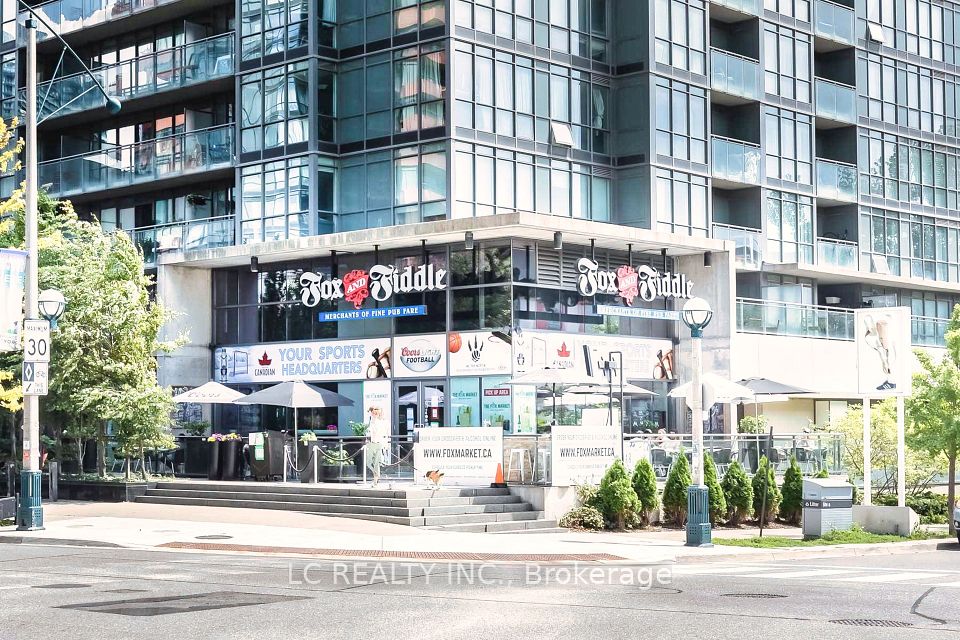 15 Fort York Boulevard